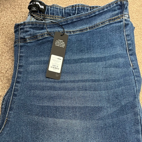 Fashion Nova Effortless Pull On Flare‎ Jeans - Picture 8 of 10